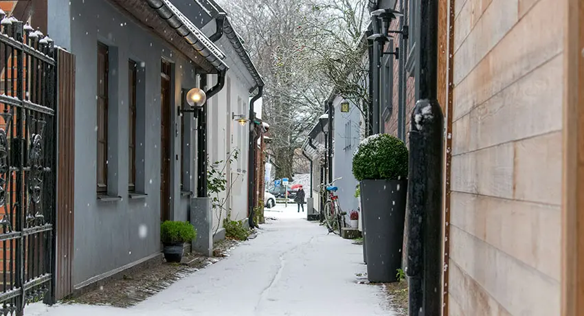  A house alley with snow