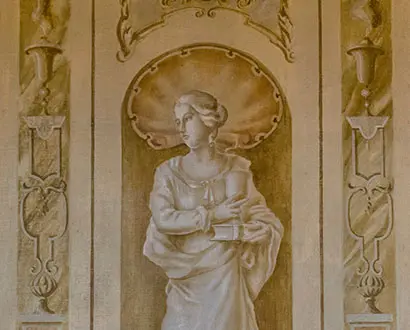 Gudinna målad inne på en vägg i Halmstad slott